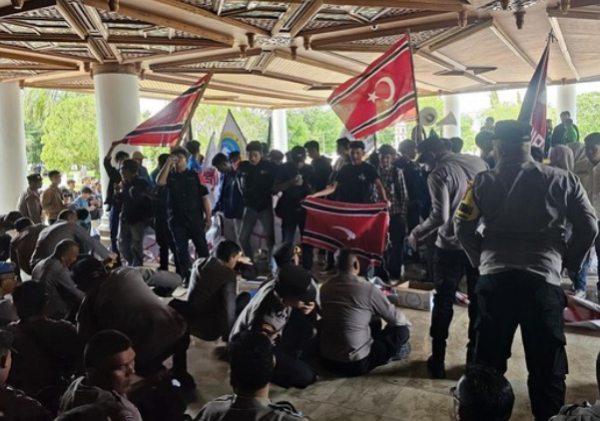 Polisi Tindak Tegas Aksi Pengibaran Bendera Bulan Bintang di Aceh